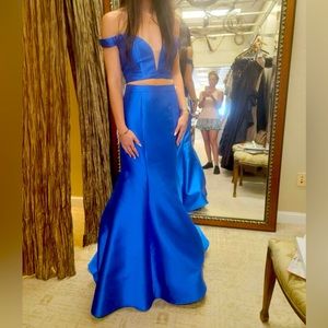 Jovani 2 piece cobalt blue gown! Never been worn!